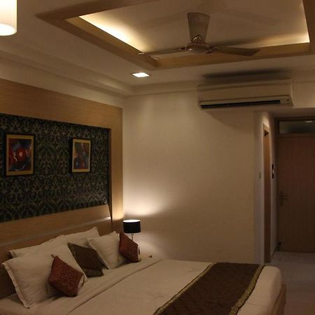 Hotel Crown Palace Allahabad Exterior photo