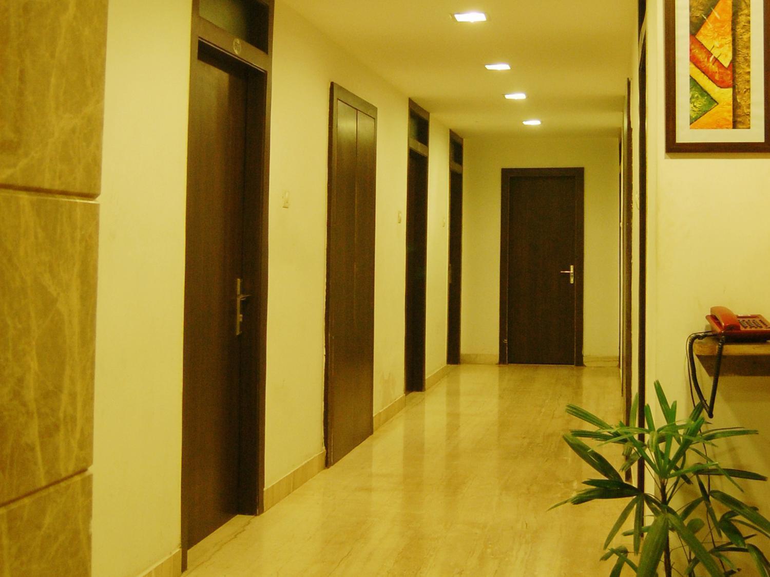 Hotel Crown Palace Allahabad Exterior photo