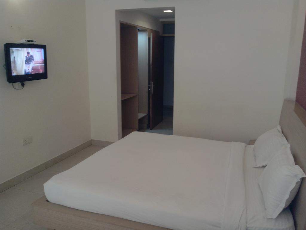 Hotel Crown Palace Allahabad Room photo