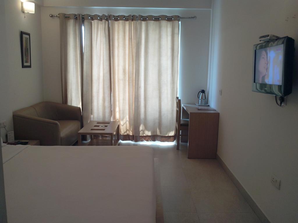 Hotel Crown Palace Allahabad Room photo
