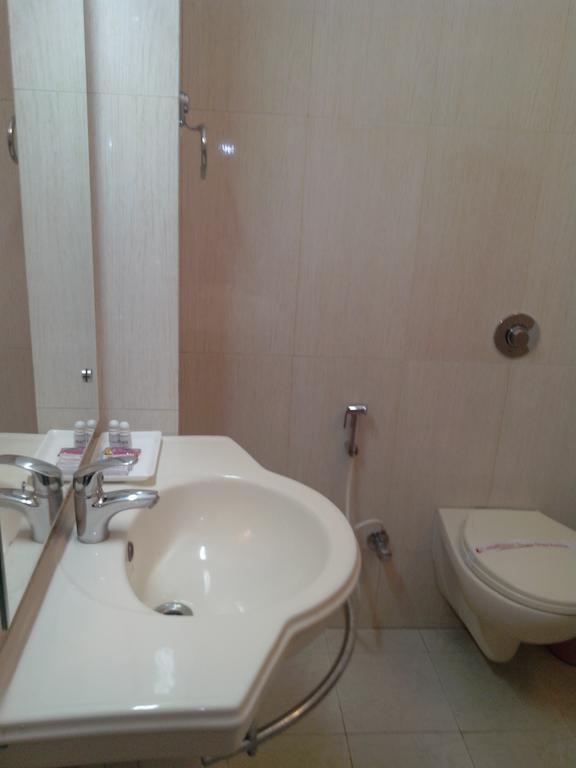 Hotel Crown Palace Allahabad Room photo