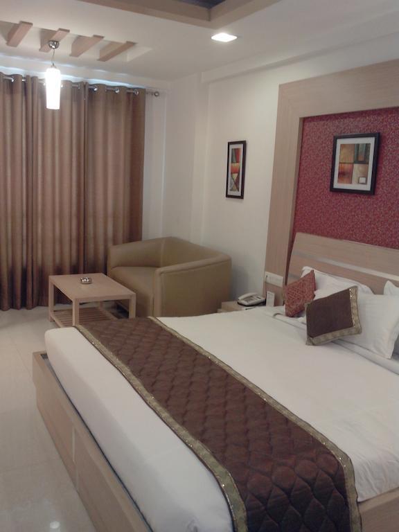 Hotel Crown Palace Allahabad Room photo