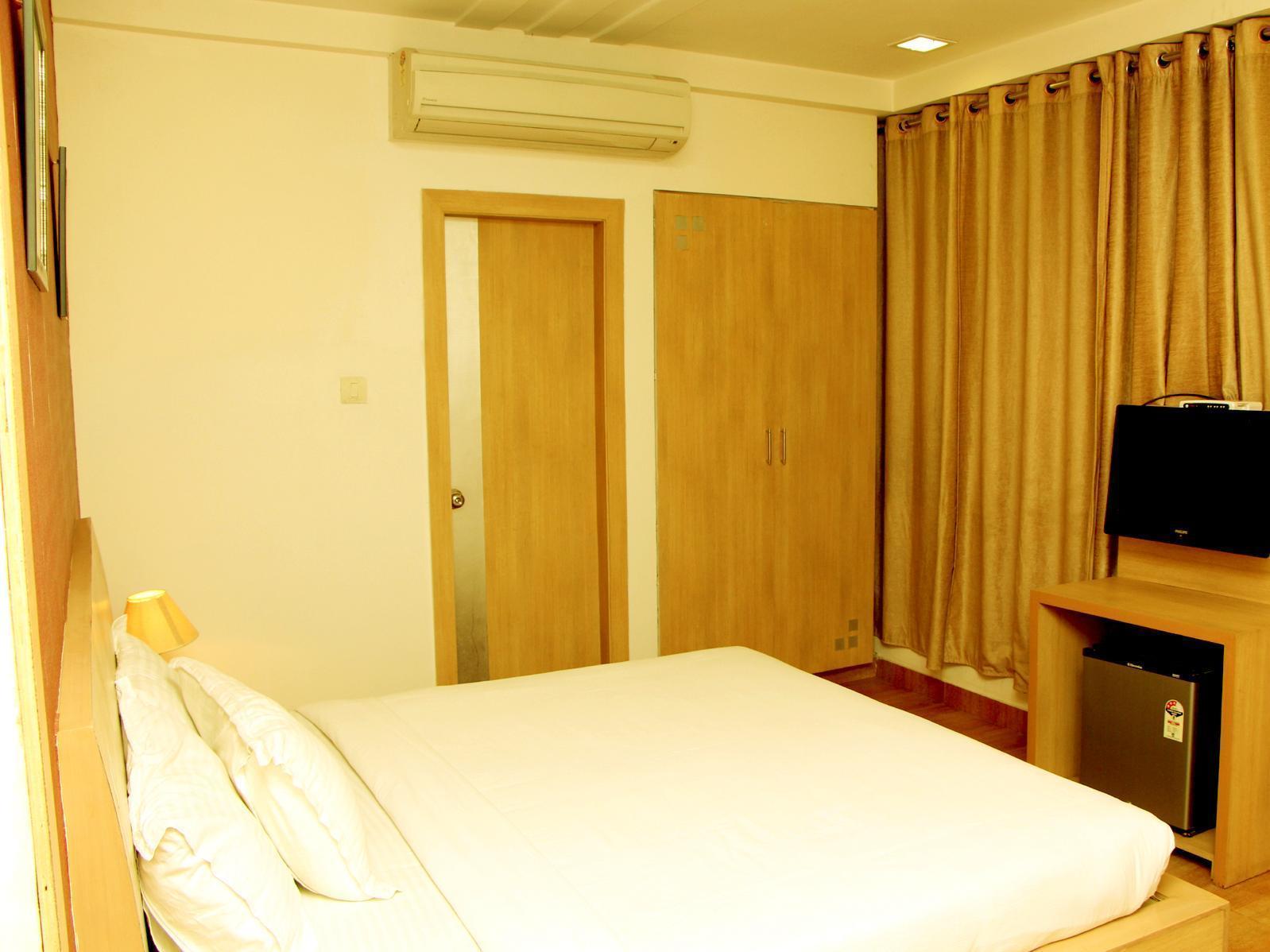 Hotel Crown Palace Allahabad Exterior photo